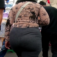 Big booty candid Latina milf in tight spandex shorts with some vtl Milf guapa marcando ligeramente su tanga.mp4-2022-09-16-12h57m54s785.jpg