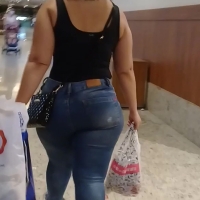 Candid big booty milf recorded in skin tight jeans at the mall Mommy Delicious.mp4-2022-09-16-13h06m24s703.jpg