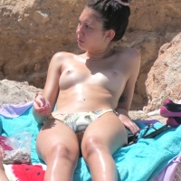 Cute candid topless brunette babe with soft boobs out at the beach hottie-18-53-100.jpg