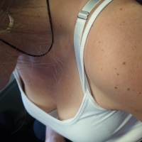 Candid babe on the train unaware her tits are being recorded while showing cleavage Train1a.mp4-2022-09-17-17h13m30s517.jpg