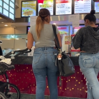 Candid sexy big booty Latina milf in tight jeans at the mall vid_368.mkv-2022-09-18-08h23m51s958.jpg