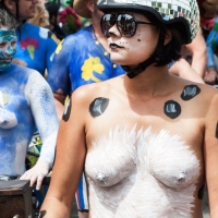 Sexy girls of Fremont Solstice Parade 2017 (part 2) 012_145.jpg