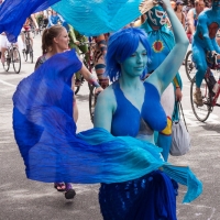 Sexy girls of Fremont Solstice Parade 2017 (part 2) 010_145.jpg