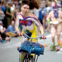 Sexy girls of Fremont Solstice Parade 2017 (part 2) 027_145.jpg