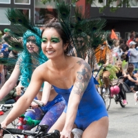 Sexy girls of Fremont Solstice Parade 2017 (part 2) 036_145.jpg