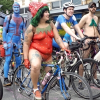 Sexy girls of Fremont Solstice Parade 2017 (part 2) 042_145.jpg
