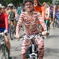 Sexy girls of Fremont Solstice Parade 2017 (part 2) 082_145.jpg