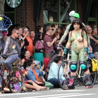 Sexy girls of Fremont Solstice Parade 2017 (part 2) 070_106.jpg