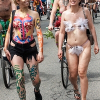 Sexy girls of Fremont Solstice Parade 2017 (part 2) 083_106.jpg