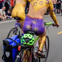 Sexy girls of Fremont Solstice Parade 2017 (part 2) 096_106.jpg
