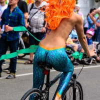 Sexy girls of Fremont Solstice Parade 2017 (part 2) 095_106.jpg