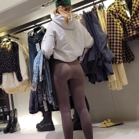 Slim in brown leggings