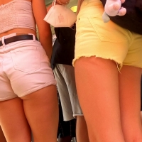 Group of hot candid Spanish girls in tiny shorts with nice asses and showing cheeks vlcsnap-2022-07-04-21h40m06s583.jpg