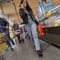 Grocery store hottie