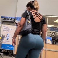 Big booty Latina milf