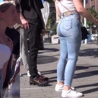 Sexy white booty in jeans