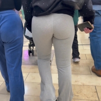 Candid blonde mall girl with a juicy booty in tight grey leggings PawgCakeCheapGrey.mov-2026-10-06-12h04m21s697.jpg