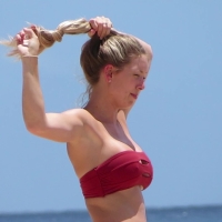 Sexy candid beach blonde babe wiggling her ass out of her shorts, bending over and showing pokies BB016-sexy blonde wiggle.mp4-2022-10-11-15h57m33s802.jpg