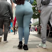 Sexy PAWG in leggings