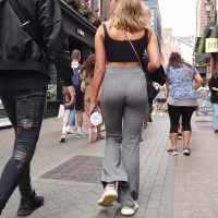 Jiggly booty in grey pants