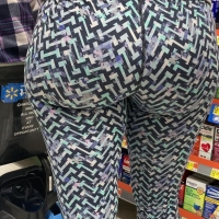 Amazing PAWG in leggings