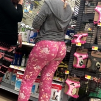 Hot ass candid big booty blonde ass clapper in pink floral print leggings clapping cheeks.mp4-2022-10-14-08h17m54s503.jpg