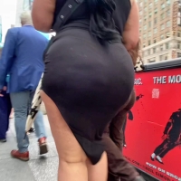 Screenshots from the groping videos in the OnlyCandid.com torrrent G12.mov-2024-10-20-07h48m21s633.jpg