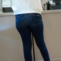 Latina booty in jeans
