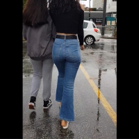 Brunette booty in jeans