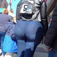 Big booty milf in jeans