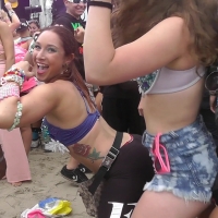 Hot EDC babe having fun