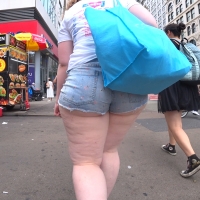 Candid sexy girls in shorts candidbubbles_495-13.Movie_Snapshot.jpg