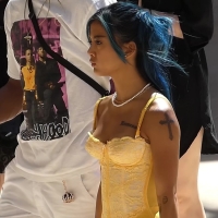 Super hot candid blue haired tattooed Asian babe showing her cleavage Blue and yellow TCZ.mp4-2022-10-29-10h03m04s369.jpg