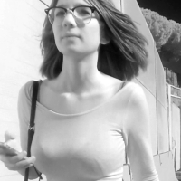 Beautiful candid nerdy chick in infrared with some sexy boobs and vbl nerd.mp4-2022-10-29-16h12m12s324.jpg