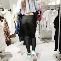 Candid hottie with a sexy ass and vpl in tight shiny leggings big ass leggings.mp4-2022-11-01-06h17m17s542.jpg