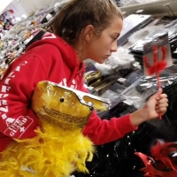 Compilation of teens shopping for costumes for Halloween (720p) CROW.Trick-or-Treat.TN.EDITION.720p.VC.mp4-2021-11-02-17h19m23s747.jpg