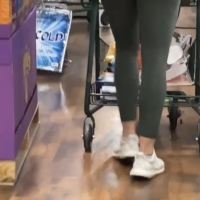 Candid girls in leggings 1A7AEE08-1AD9-4526-B455-F88D4856E453.jpeg