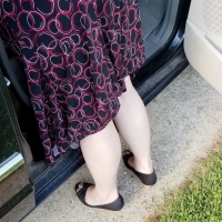156845654@N07_43096705744_skirt and legs.jpg