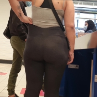 Candid supermarket girl in leggings with a big booty Projet sans titre-2022-11-05-08h00m37s053.jpg