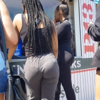 Hot candid ebony babe with a round bubble butt in tight grey joggers Eb Pack TP.mp4-2022-11-06-08h19m30s940.jpg