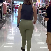 Thick curvy girl in Lulu leggings