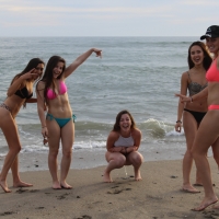 Girls peeing 25680335364_134254356@N06_IMG_4400.jpg