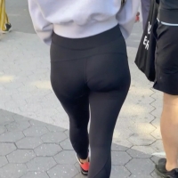 Sexy curvy babe in Lulu's