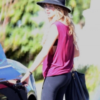 Sarah Hyland in tight leggings out in LA Sarah Hyland in leggings