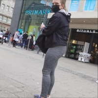 Getting dirty looks from candid babe