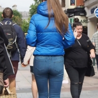 Skinny blue jeans booty