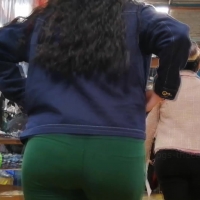 Candid Latina babe in green leggings with a nice ass eee.mp4-2021-11-17-14h02m23s387.jpg