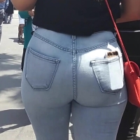 Big booty in jeans