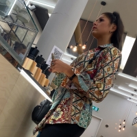 Beauty in leggings getting lunch