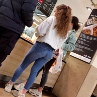 Cute candid teen at the mall with friends in tight jeans with a nice booty Kyy~Heather.Toc-1.mkv-2021-11-20-12h01m36s943.jpg